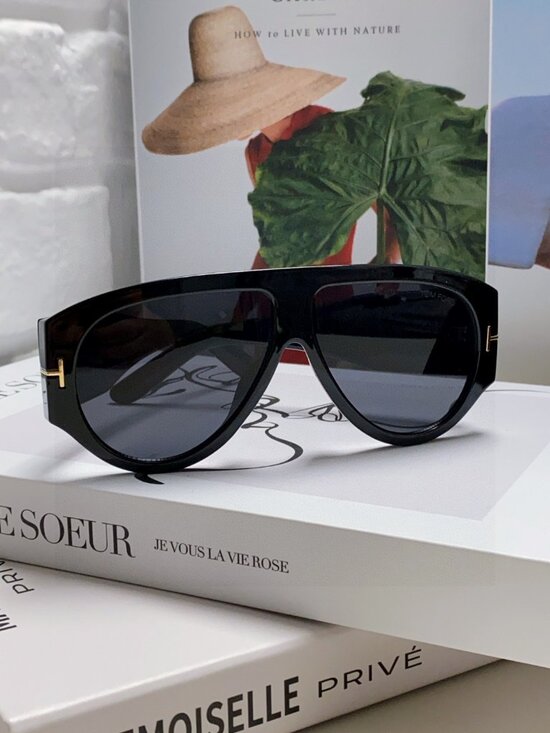 TOM FORD - Black Frame with Gray Lenses - Wide-Bridge, Thick-Leg Sunglasses main image 4